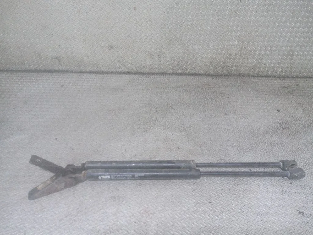 Tailgate/trunk strut/damper – Tata Indica Vista II (2008-2014)