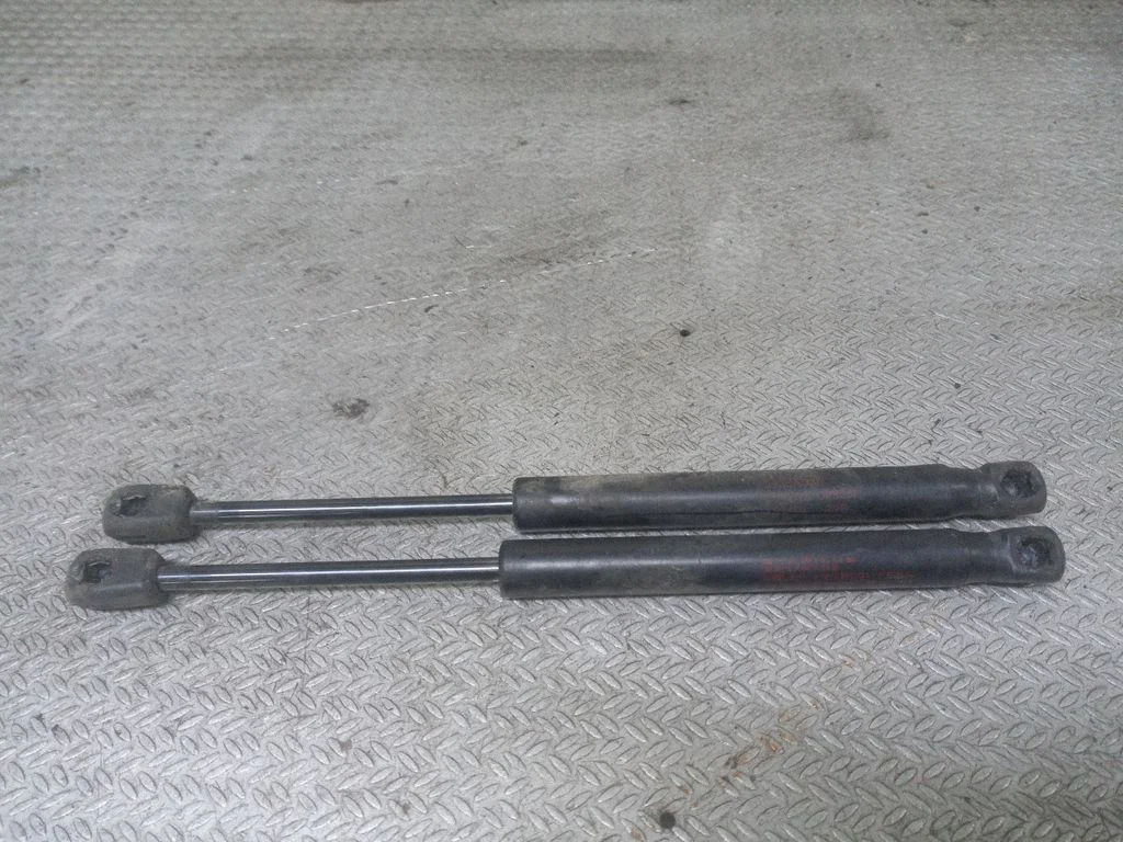 Aizmugurējā vāka amortizators – Mitsubishi Lancer Evolution X (2008-2014)