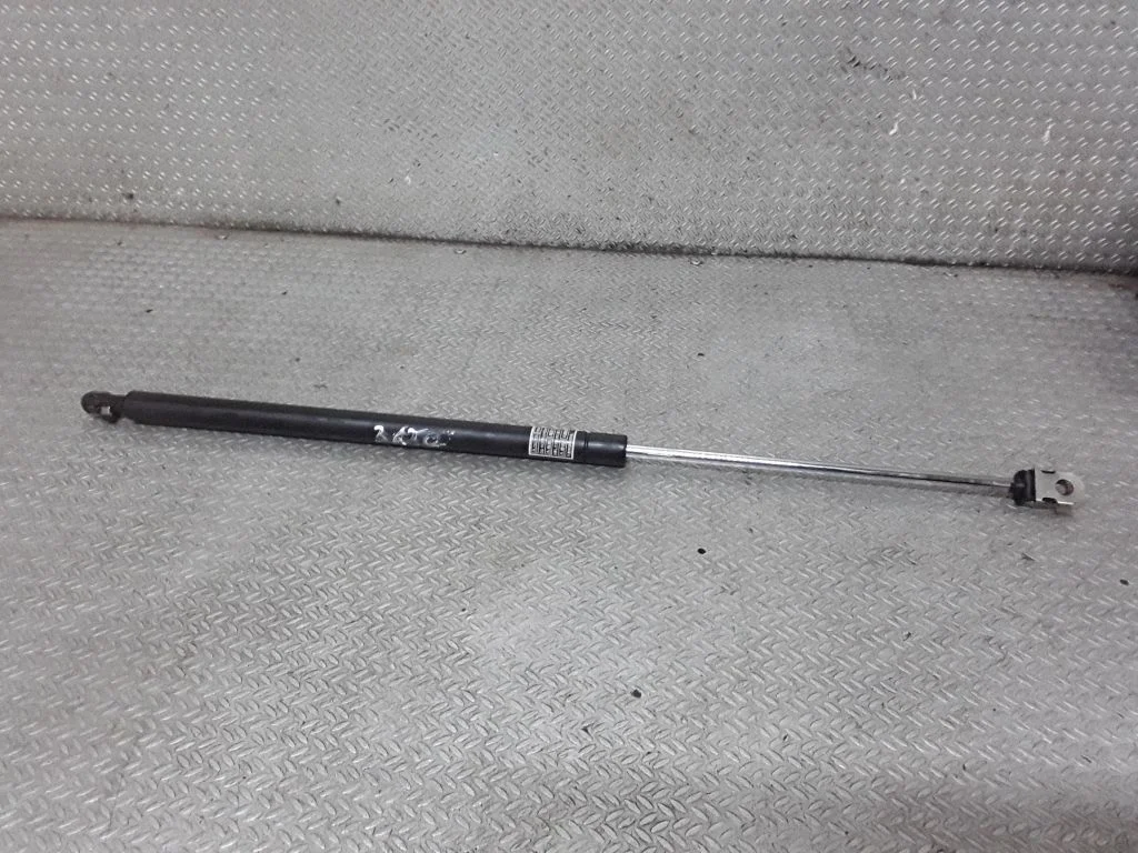 Tailgate/trunk strut/damper – Lexus IS 220D-250-350 (2006-2013)