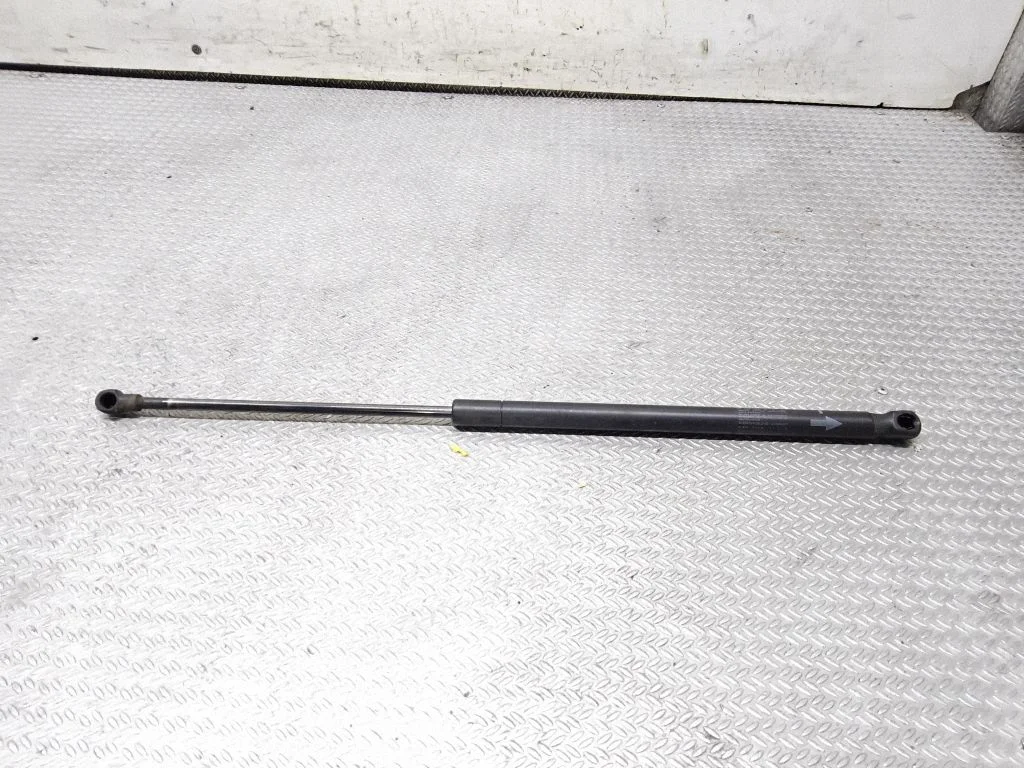 Tailgate/trunk strut/damper 689500H010 – Toyota Aygo AB10 (2005-2014)