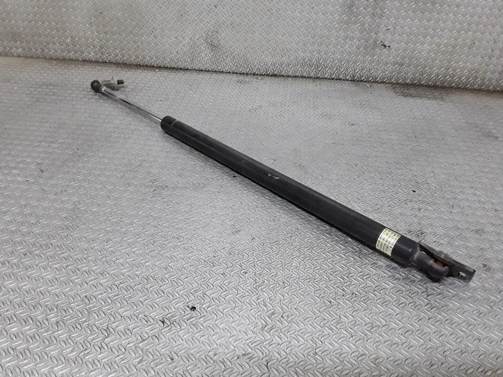 Tailgate/trunk strut/damper – Mitsubishi Grandis (2003-2011)