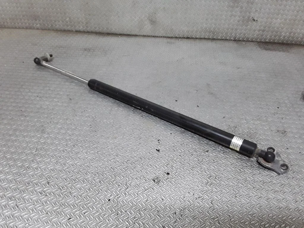 Tailgate/trunk strut/damper – Mitsubishi Grandis (2003-2011)