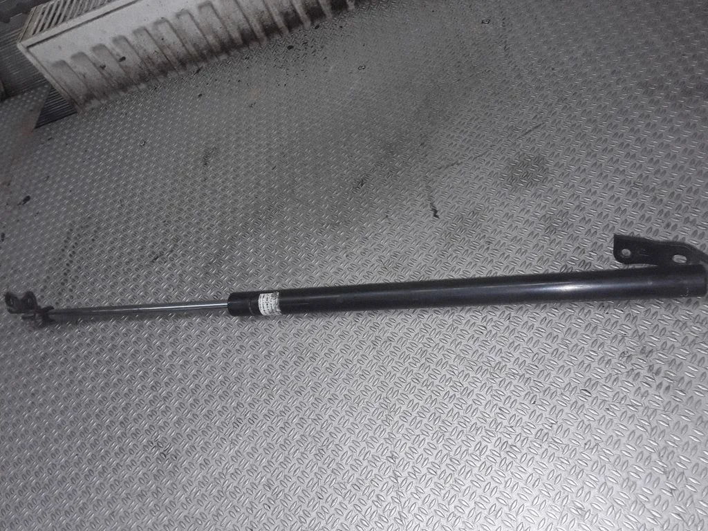 Tailgate/trunk strut/damper – Toyota Previa (XR30, XR40) II (2000-2006)