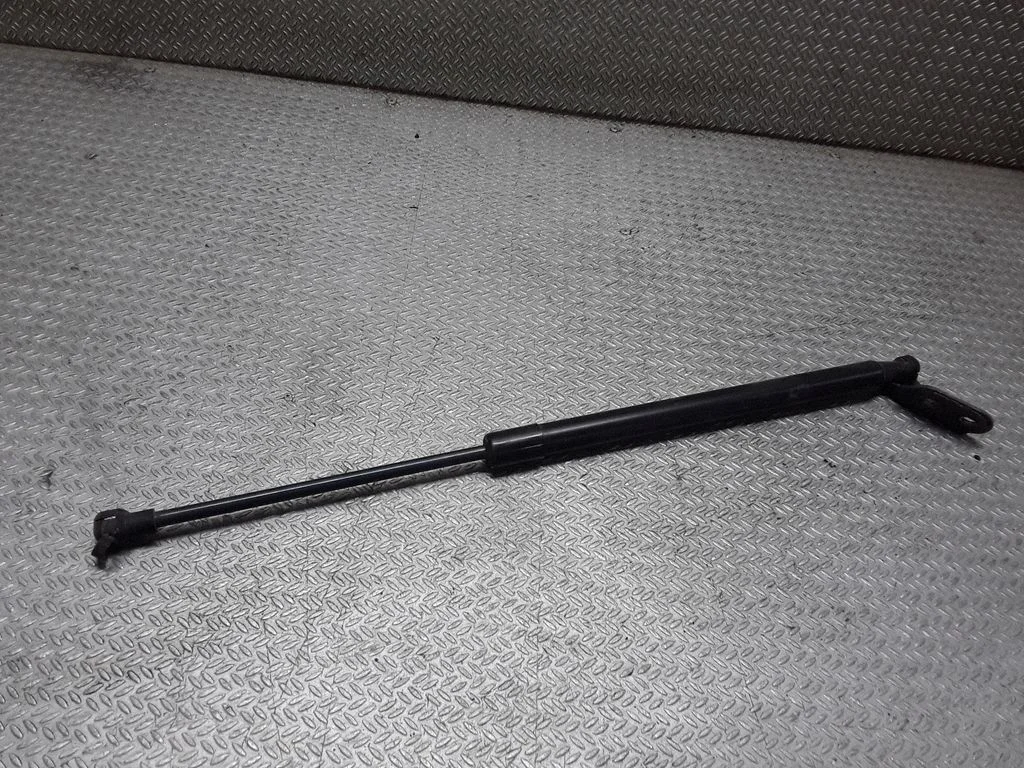 Tailgate/trunk strut/damper – Toyota Verso (2009-2018)