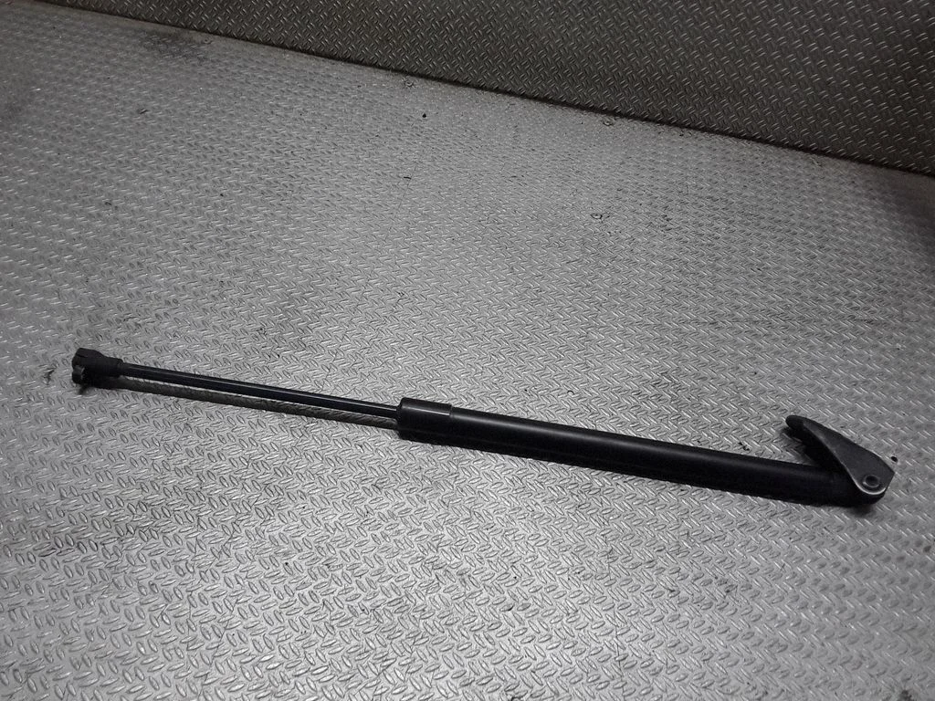 Tailgate/trunk strut/damper – Toyota Verso (2009-2018)