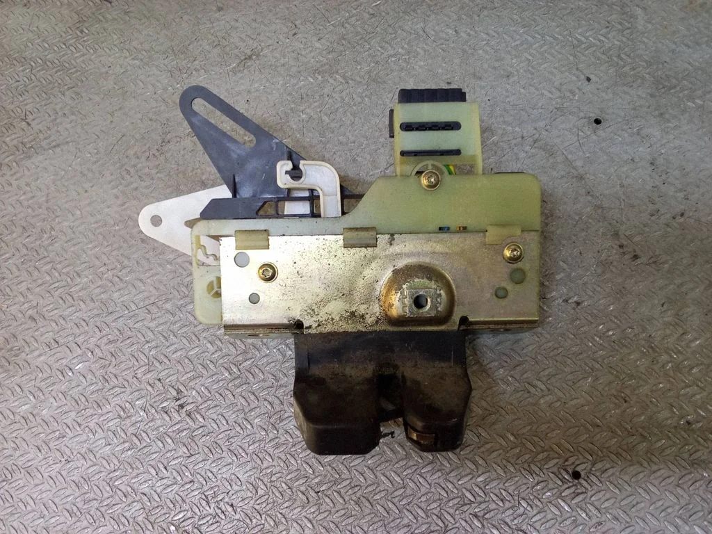 Tailgate/trunk/boot lock/catch/latch – Volvo XC70 (2001-2004)