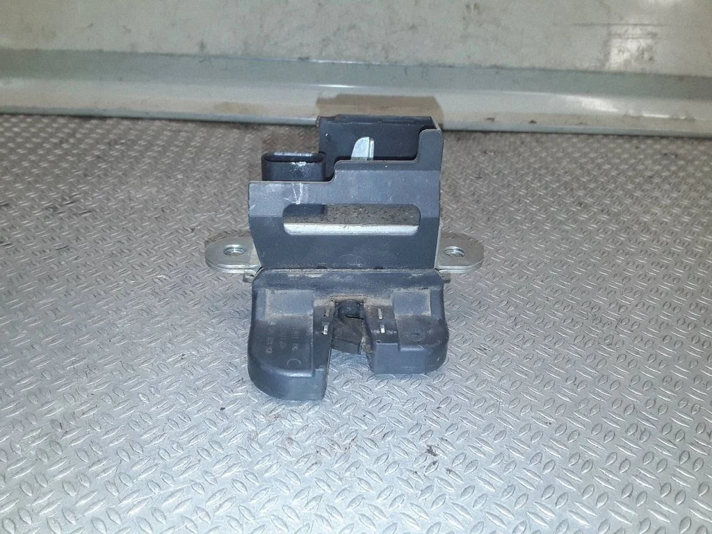 Tailgate/trunk/boot lock/catch/latch – Volkswagen Touran I (2003-2010)