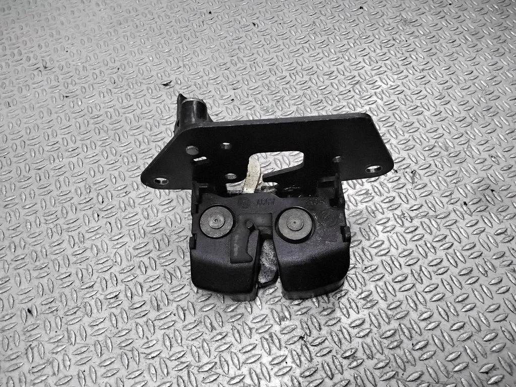 Tailgate/trunk/boot lock/catch/latch