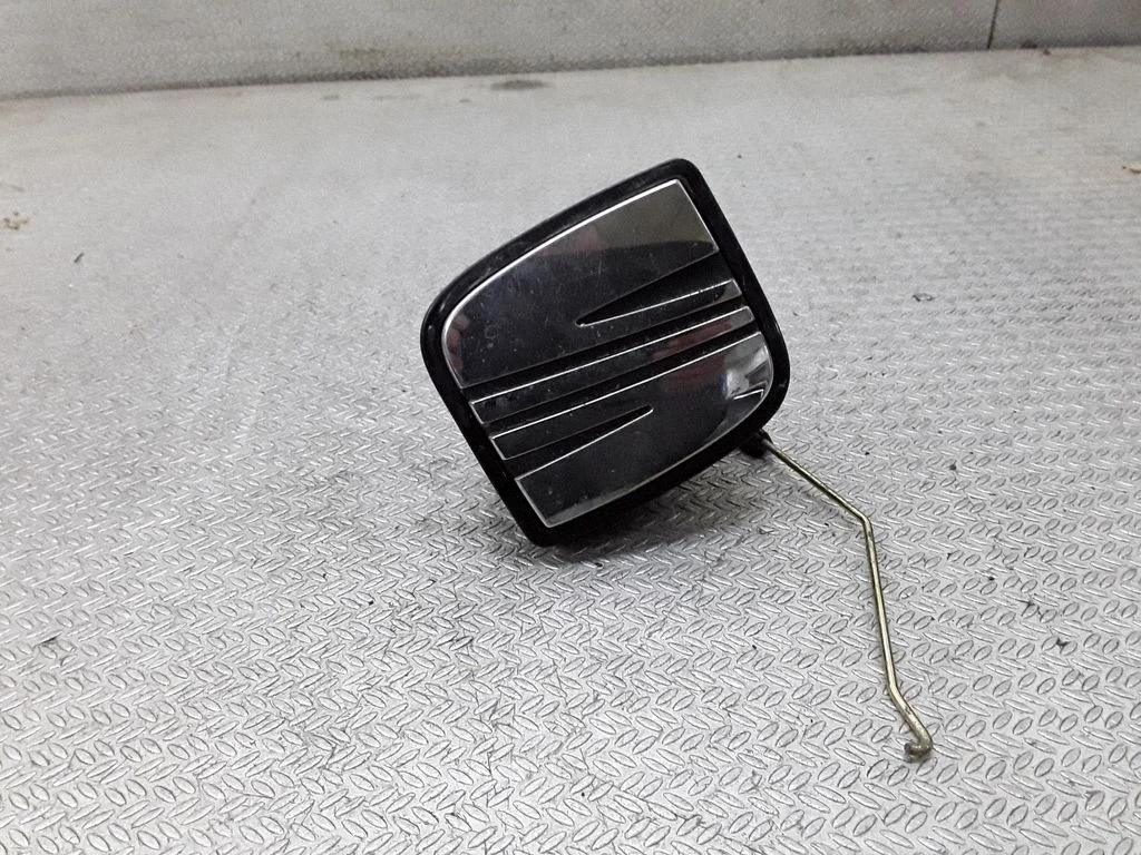 Aizmugurējā vāka atvēršanas rokturītis (ārējais) – Seat Ibiza II (6k) (1999-2002)