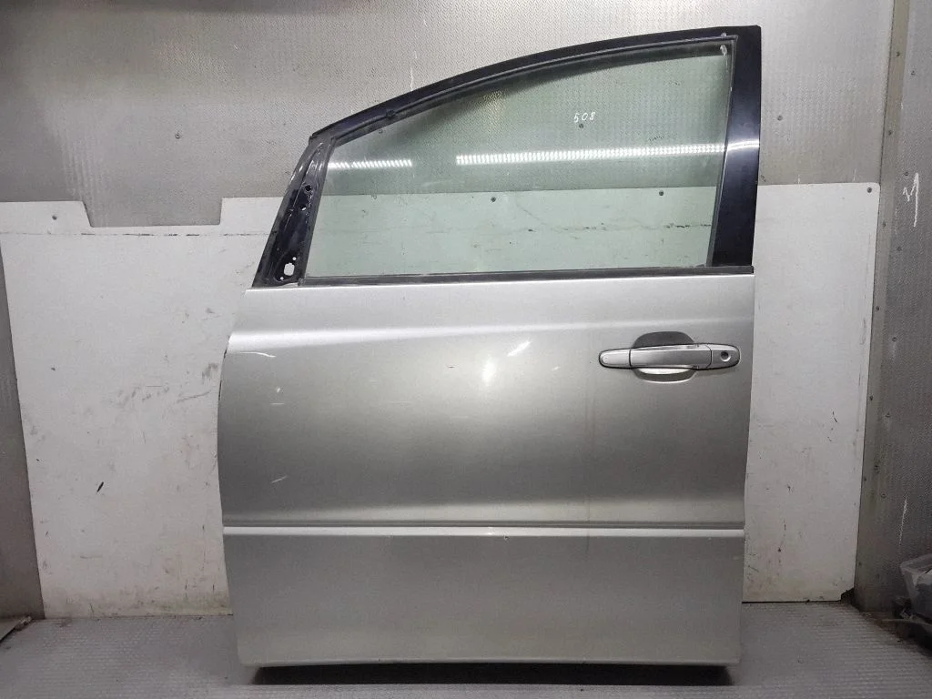 Esiuks – Toyota Previa (XR30, XR40) II (2000-2006)