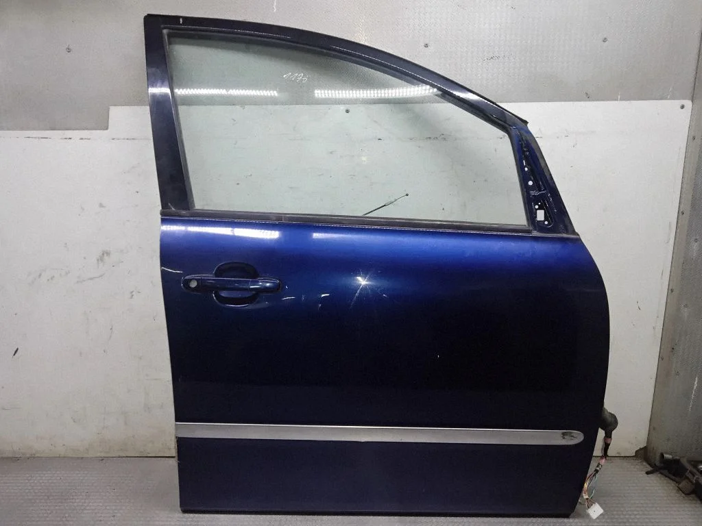 Front door – Toyota Avensis T250 (2003-2006)