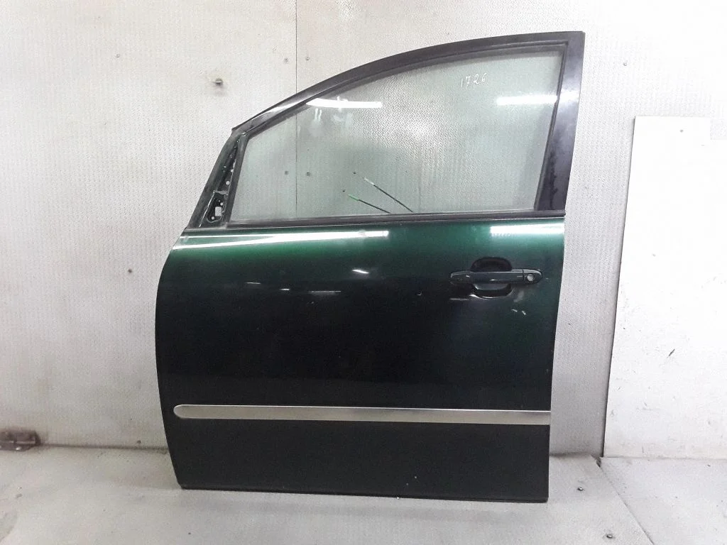 Esiuks – Toyota Avensis Verso (2001-2009)