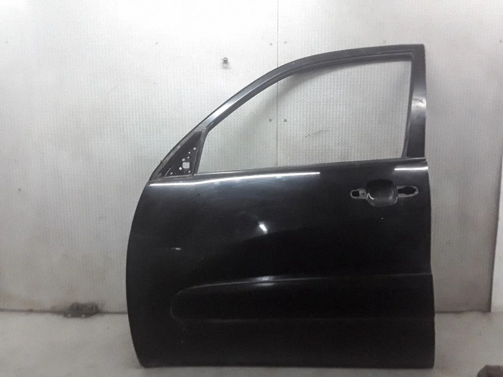 Esiuks – Toyota RAV 4 (XA20) (2000-2005)