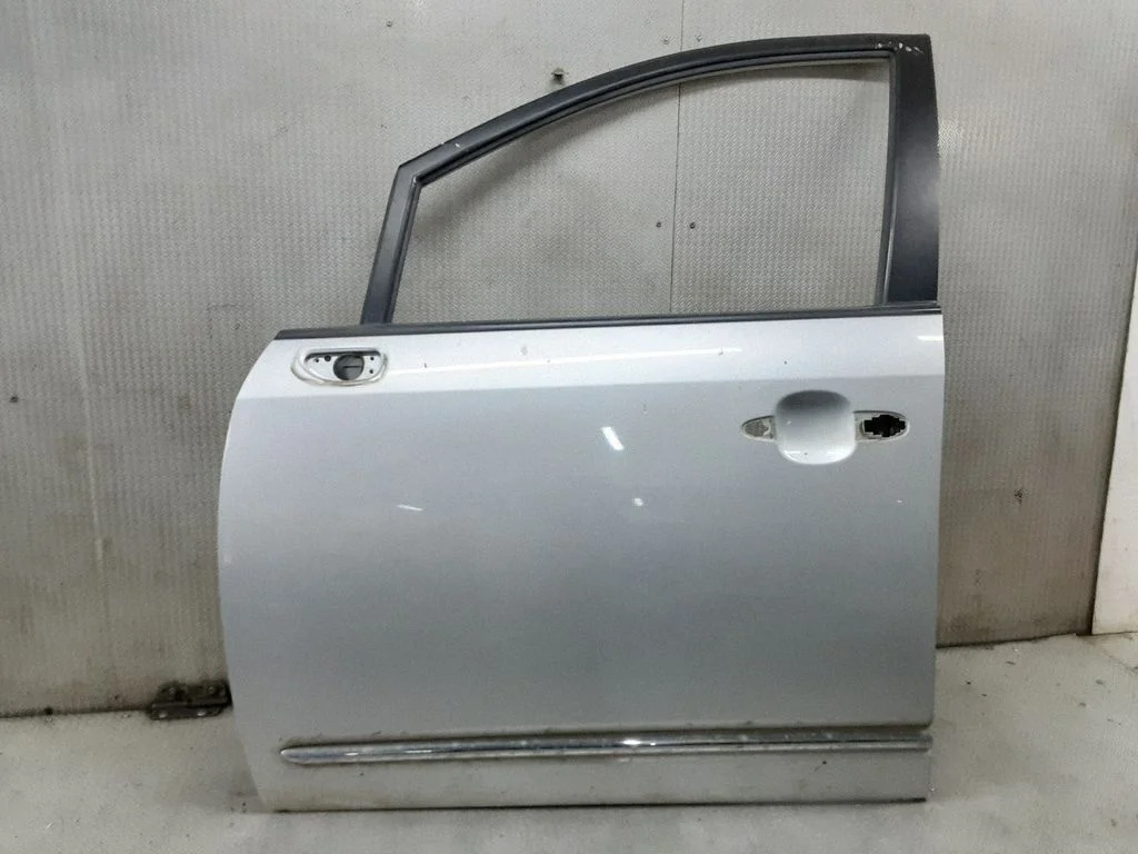 Esiuks – KIA Carens II (2007-2012)