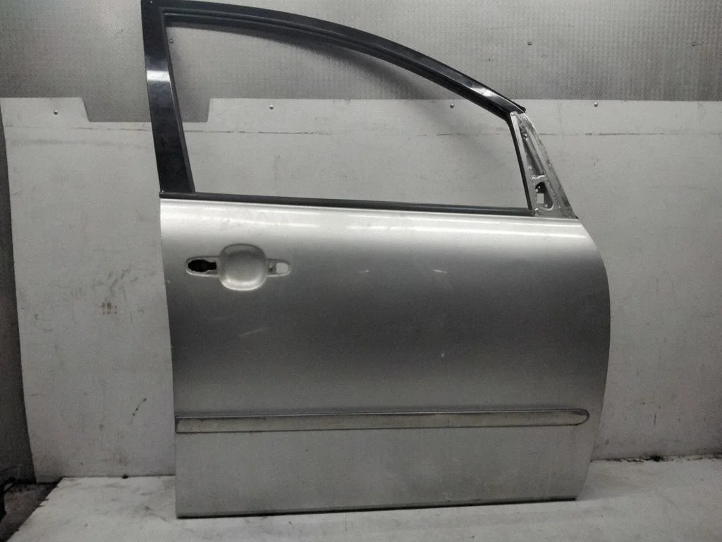 Esiuks – Toyota Avensis Verso (2001-2009)