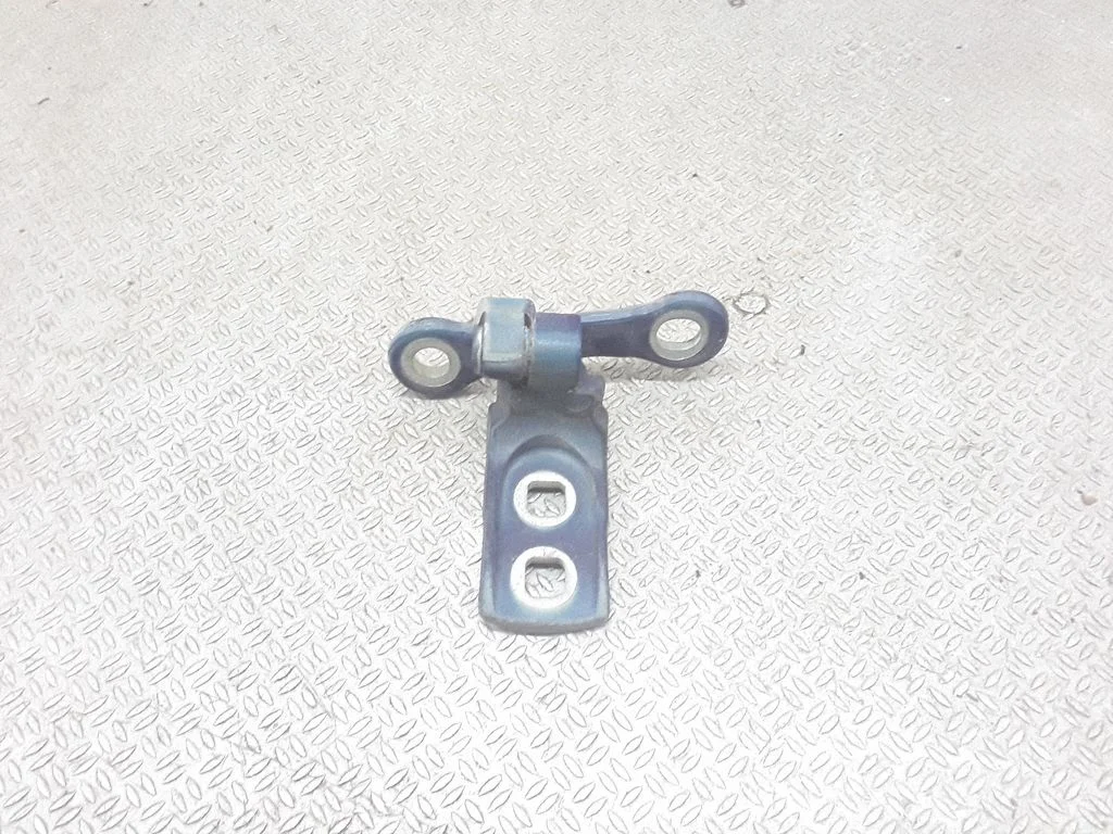 Front door upper hinge – Opel Signum (2003-2008)
