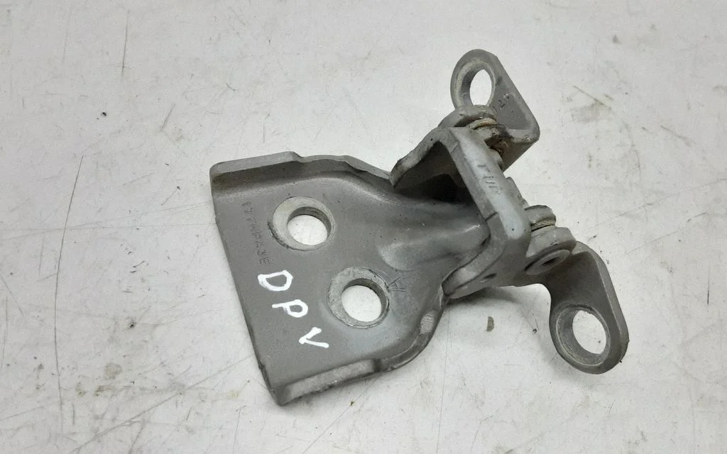Priekšējā augšējā eņģe – Ford Fiesta (2002-2005)