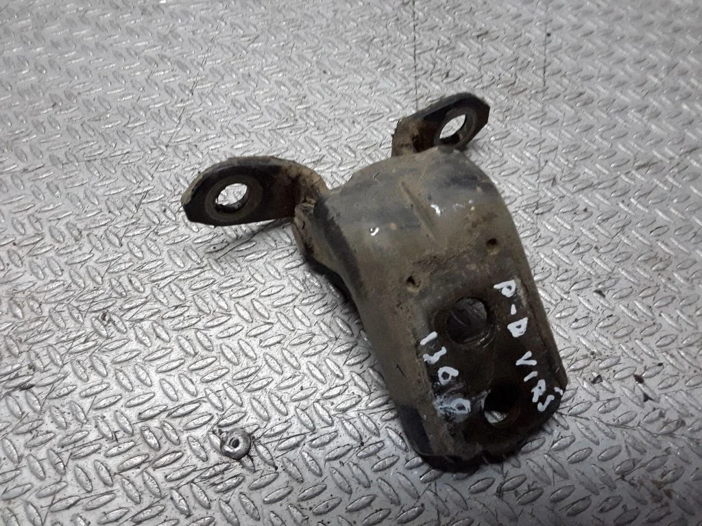 Front door upper hinge – Nissan Navara D40 (2004-2015)