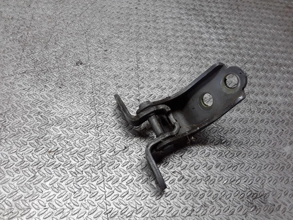 Priekšējā augšējā eņģe – Honda Jazz (2002-2008)