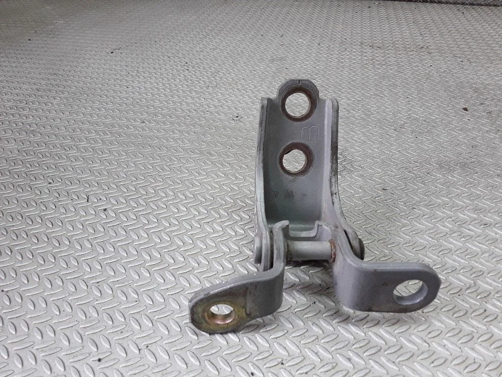 Front door upper hinge – Honda Accord (2003-2007)