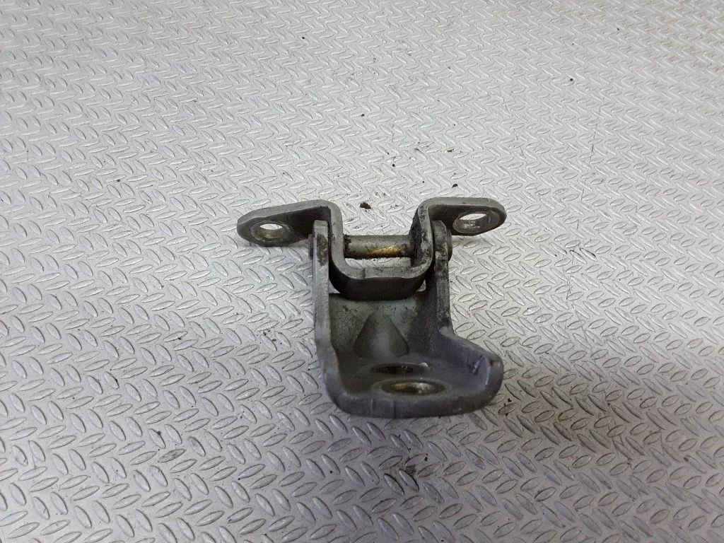 Priekšējā augšējā eņģe – Nissan Note (E11) (2006-2014)