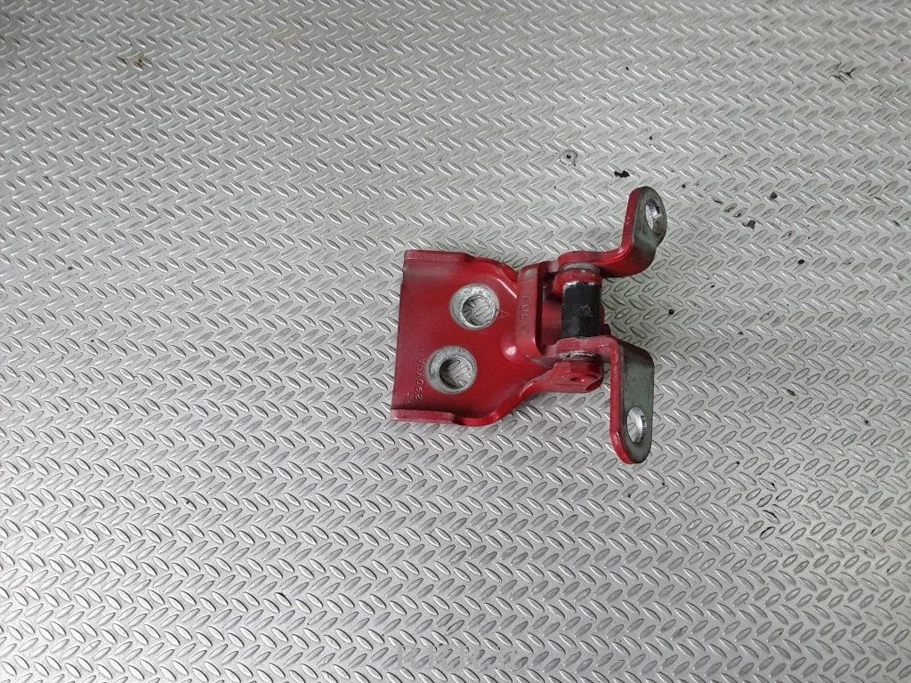 Front door upper hinge – Ford Fiesta (2002-2005)