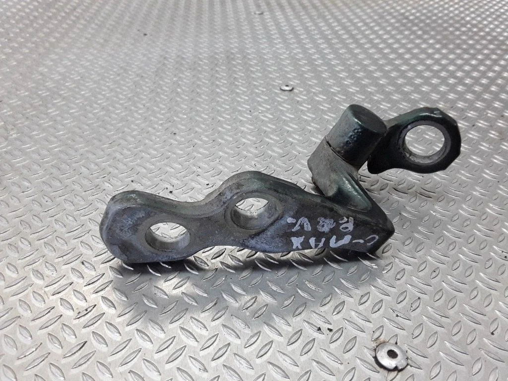 Priekšējā augšējā eņģe – labā