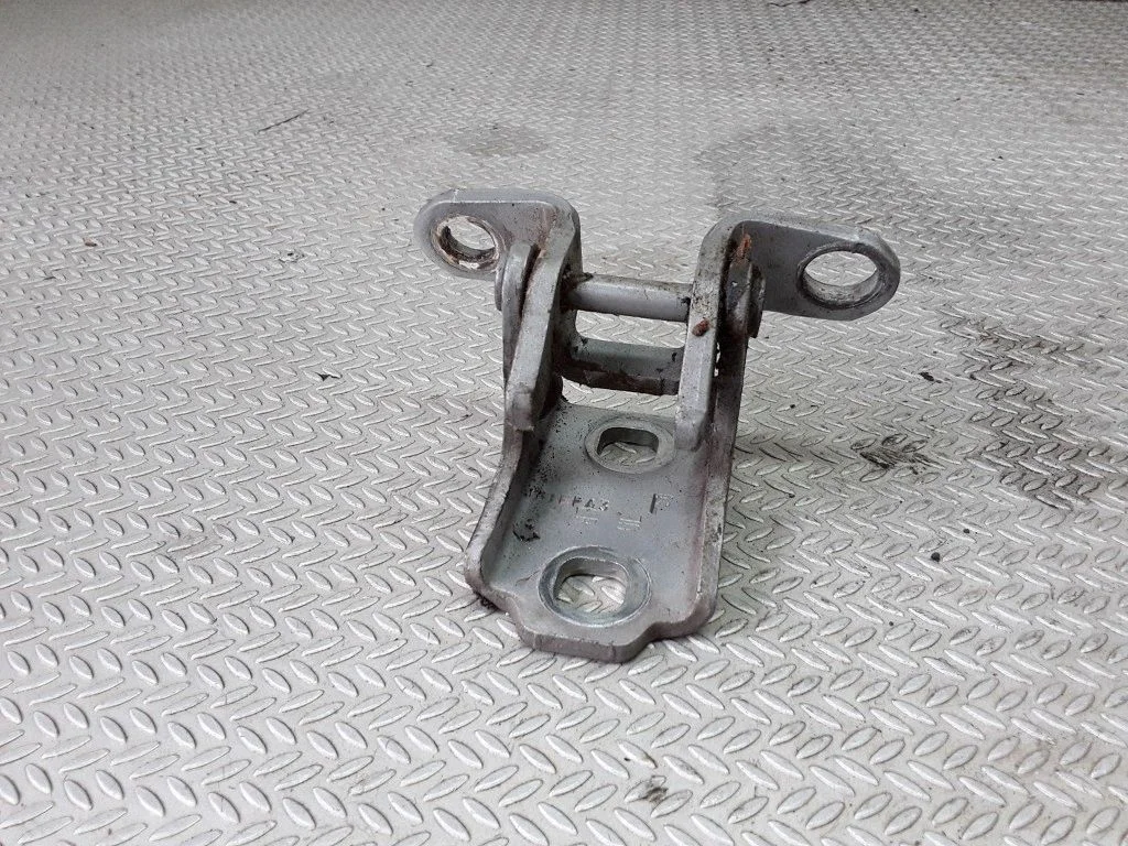 Front door upper hinge – Saab 9-3 Ver2 (2003-2007)