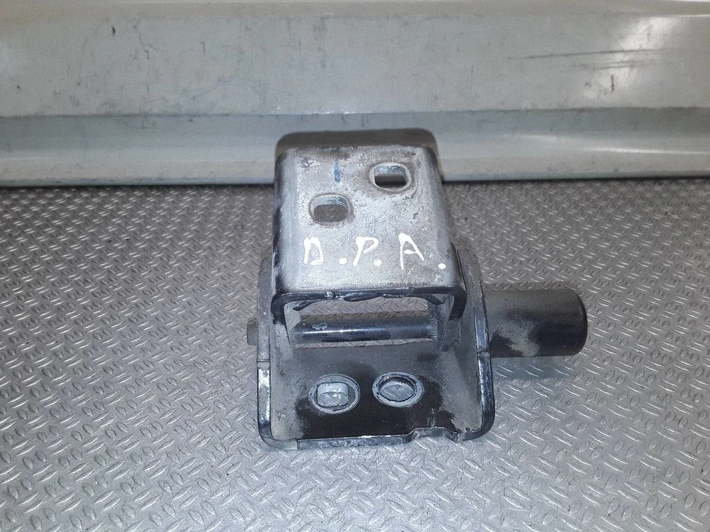 Front door lower hinge – right