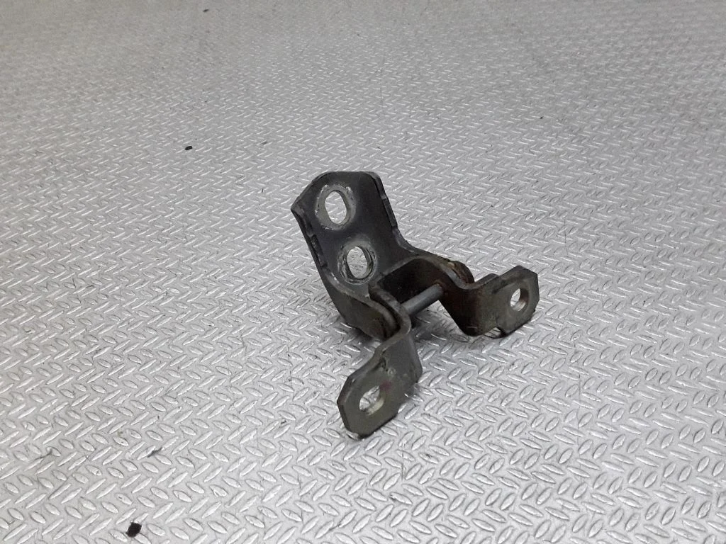 Front door lower hinge – Renault Laguna III (2007-2015)