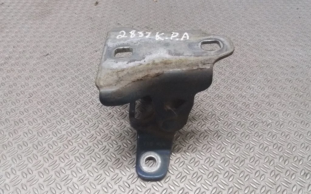 Zawias dolny drzwi przednich – Opel Meriva B (2010-2016)