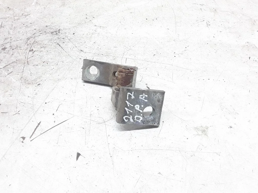 Front door lower hinge – Fiat Croma (2006-2016)