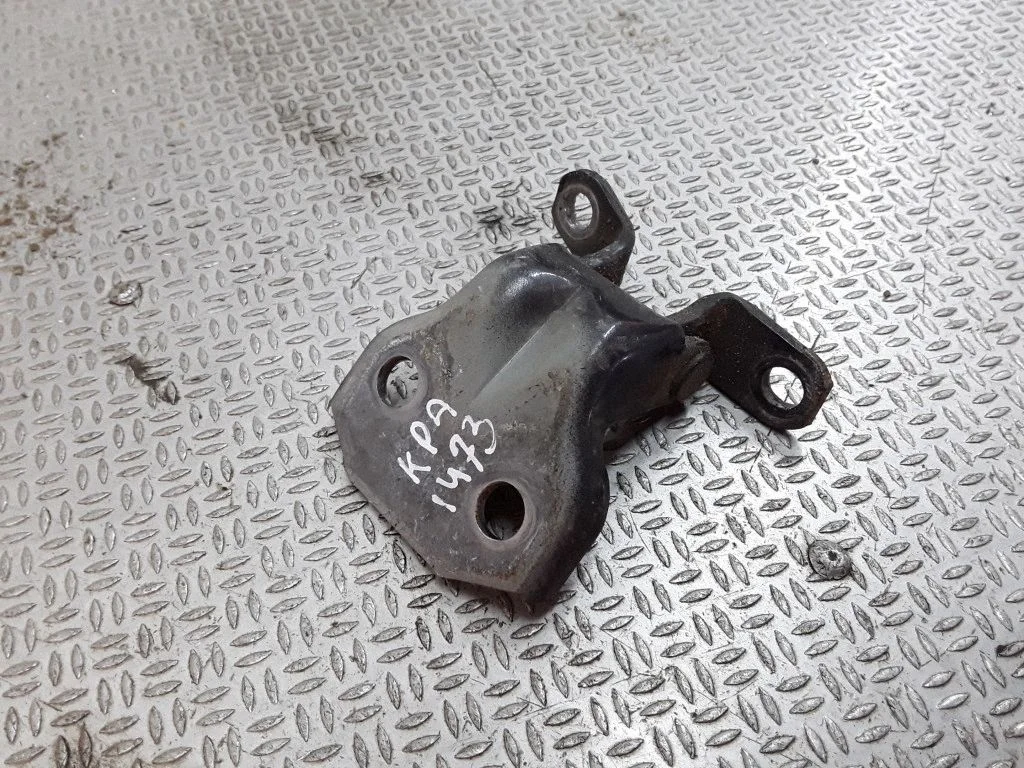 Front door lower hinge – Subaru Forester SH (2008-2013)