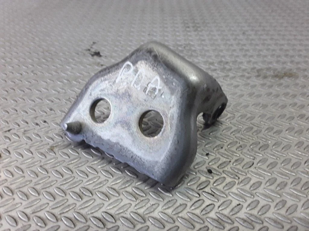 Zawias dolny drzwi przednich – Citroen C5 (2001-2004)