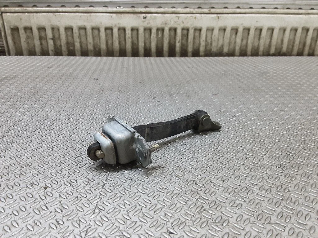 Front door check strap stopper – Subaru Forester SF (2000-2003)