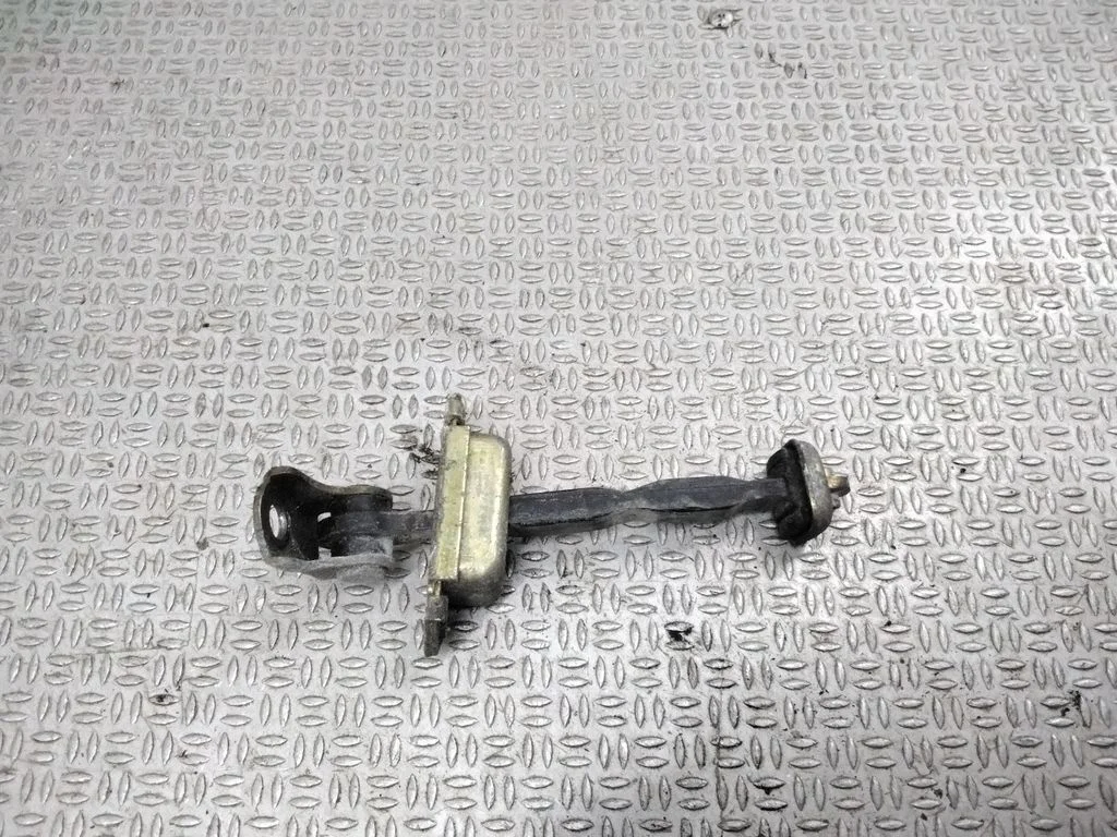 Priekšējo durvju atvēršanas ierobežotājs – Nissan Almera N16 (2000-2010)