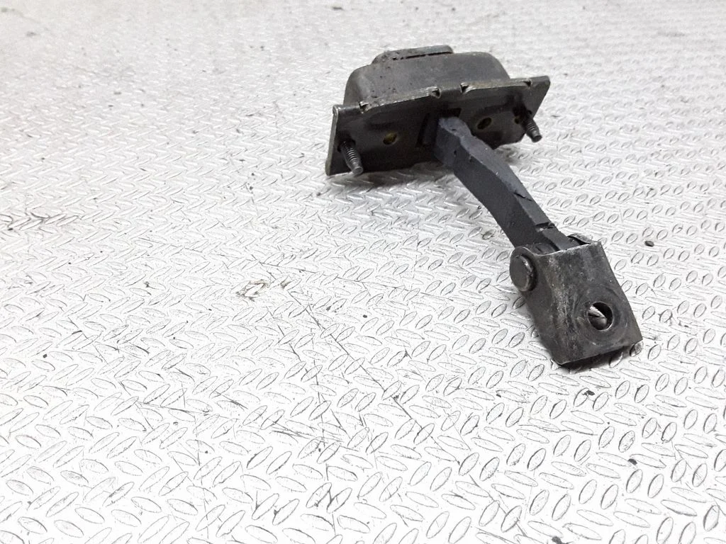 Front door check strap stopper – Saab 9-5 (1998-2005)