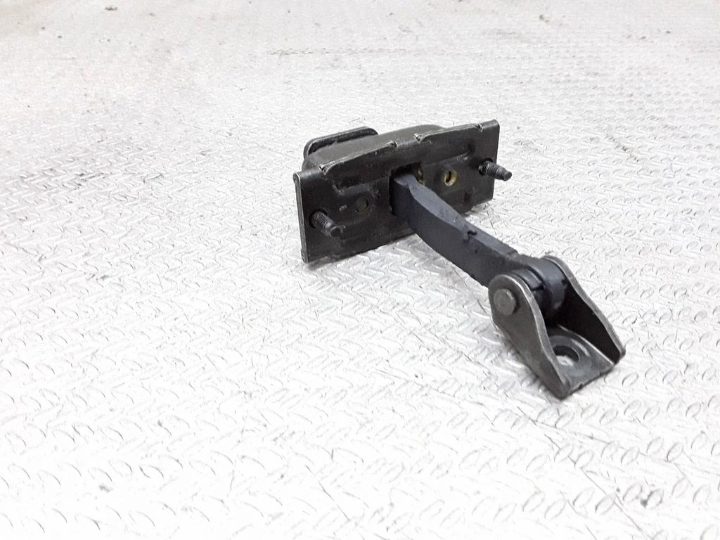 Front door check strap stopper – Saab 9-5 (1998-2005)