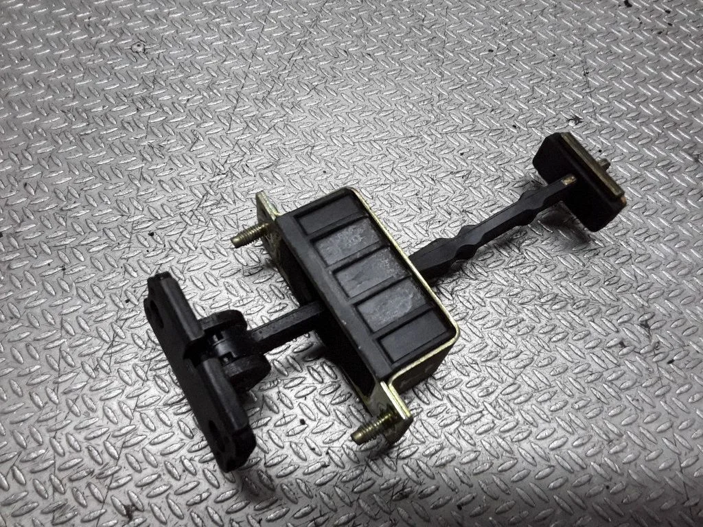 Front door check strap stopper – Mercedes-Benz C-Class W203 (2000-2007)