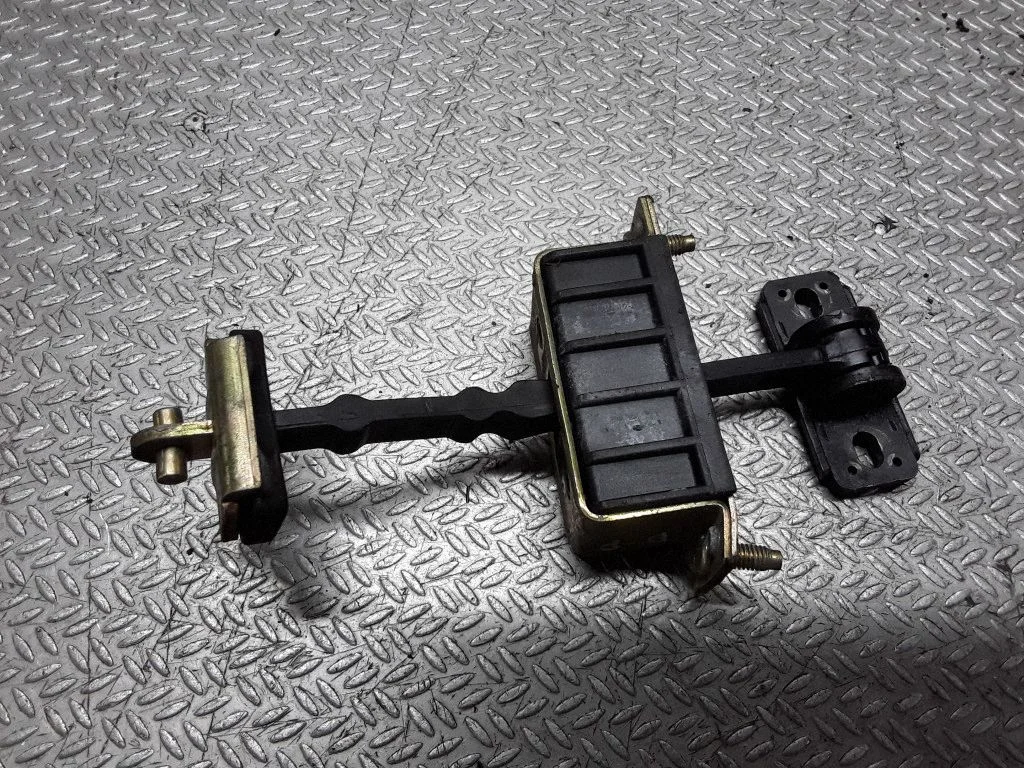 Front door check strap stopper – Mercedes-Benz C-Class W203 (2000-2007)