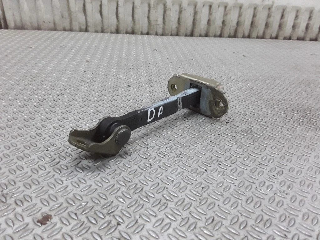 Front door check strap stopper – Nissan Primera (2002-2007)