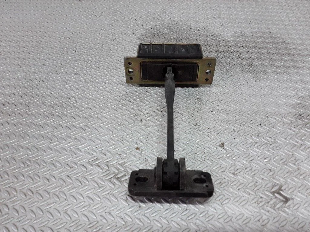 Front door check strap stopper – Mercedes-Benz C-Class W203 (2000-2007)