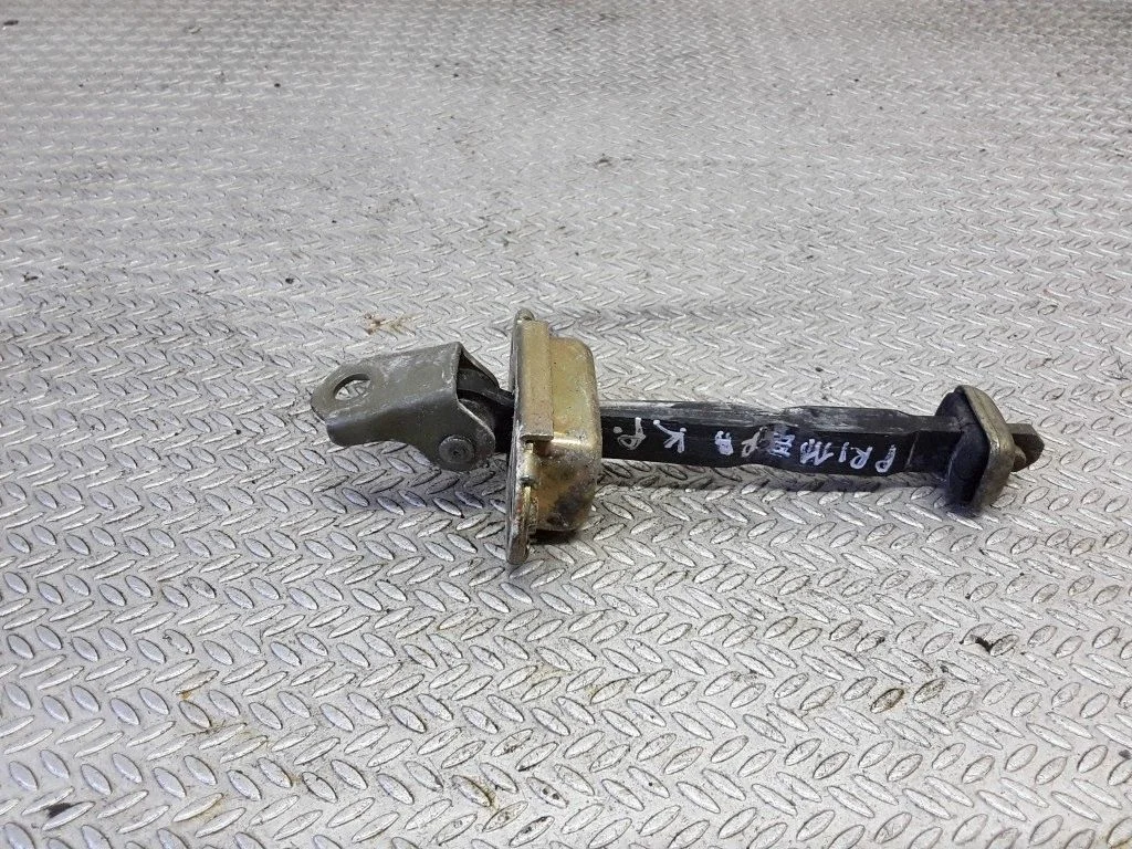 Front door check strap stopper – Nissan Primera (2002-2007)
