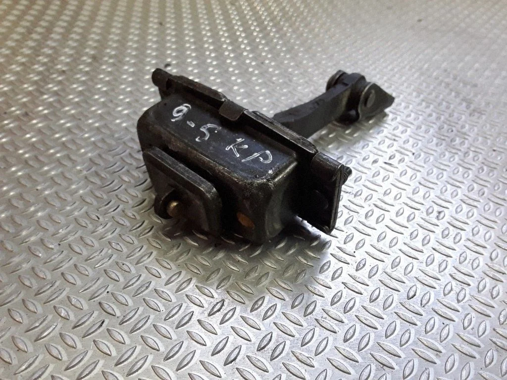 Front door check strap stopper – Saab 9-5 (1998-2005)