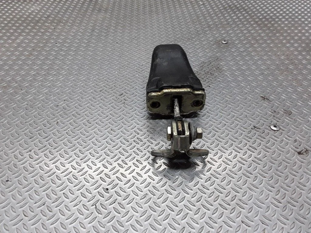 Front door check strap stopper – Ford Galaxy (2000-2006)
