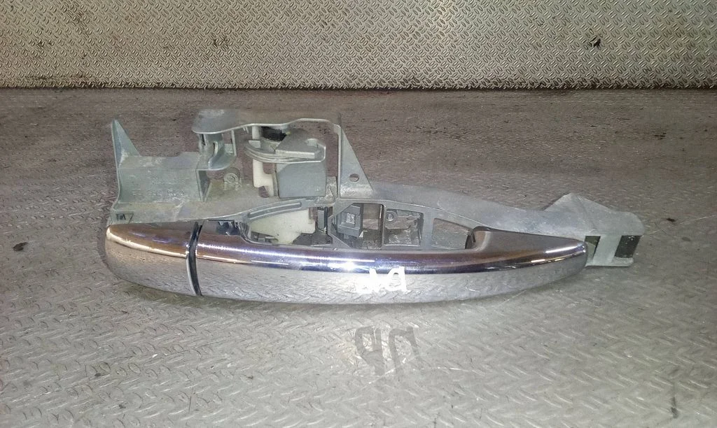 Esiukse välimine käepide – Peugeot 208 I (2012-2019)