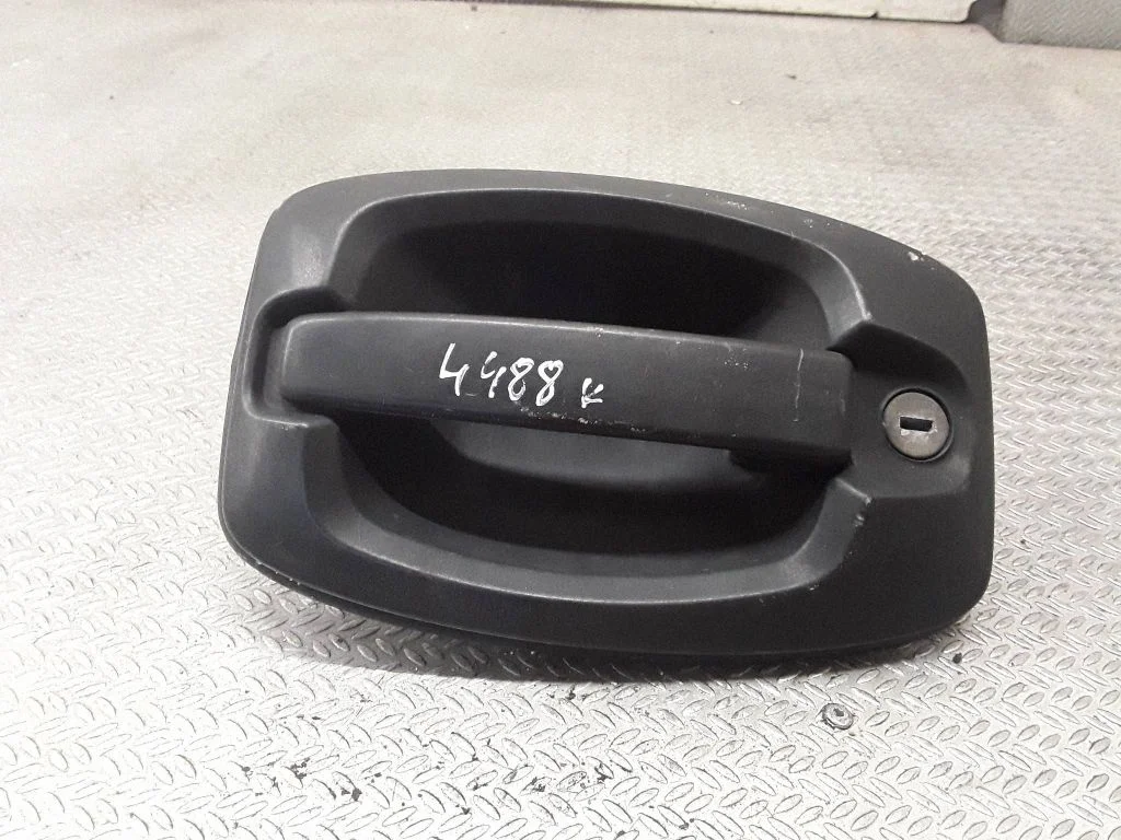 Front door exterior handle – left