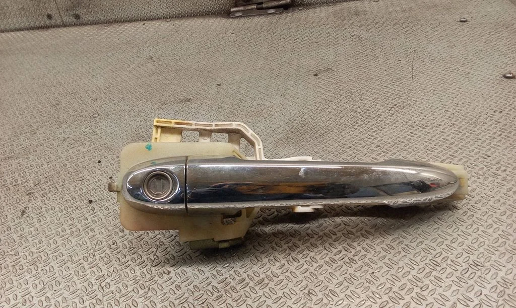 Front door exterior handle – KIA Carens II (2007-2012)