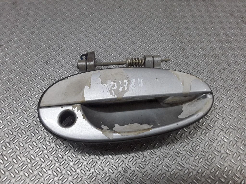 Front door exterior handle – right