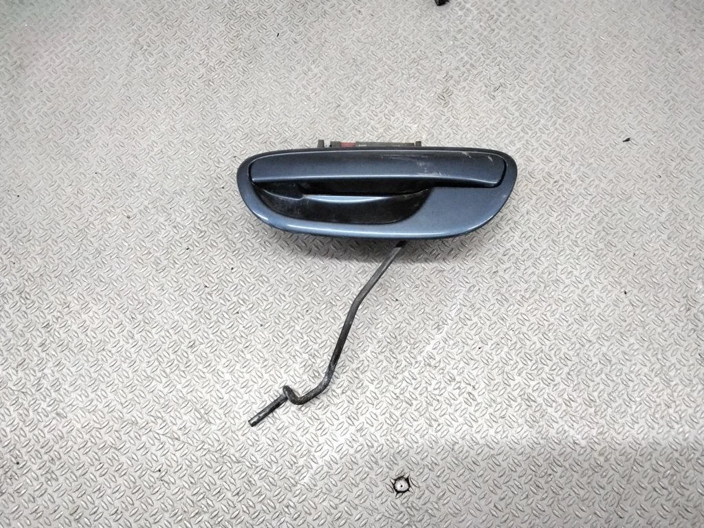 Front door exterior handle – left